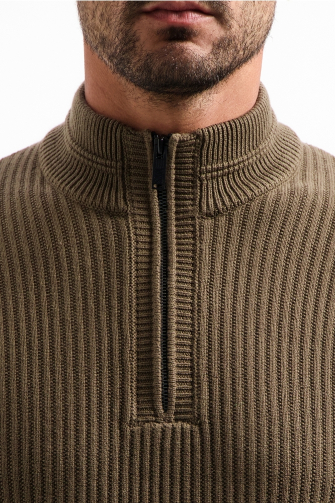 NO-EXCESS taupe heren trui | Close up