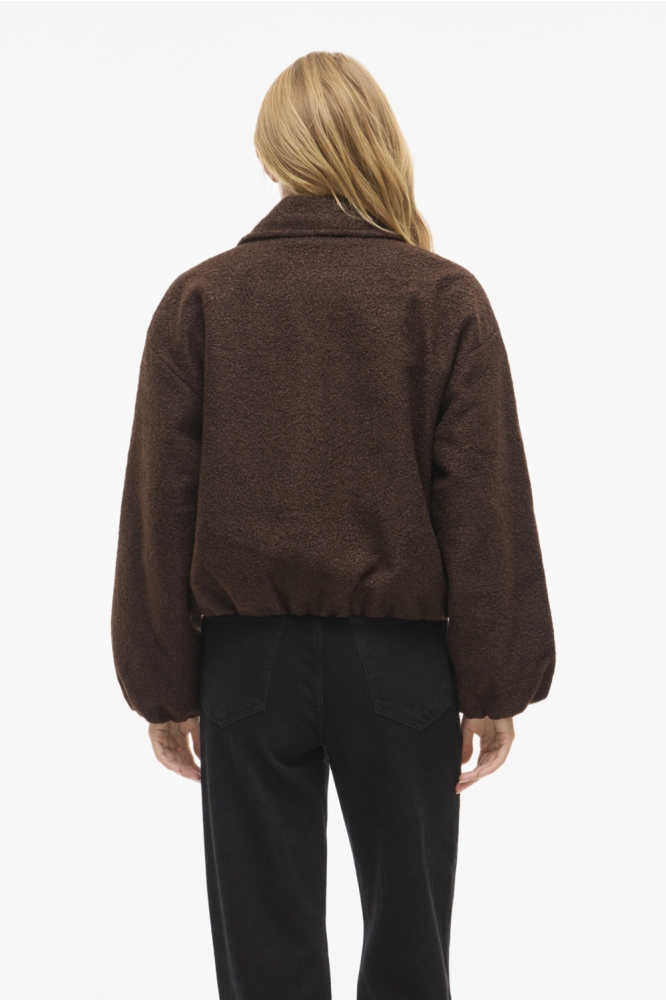 Vila bruine dames jas | Model achteraanzicht