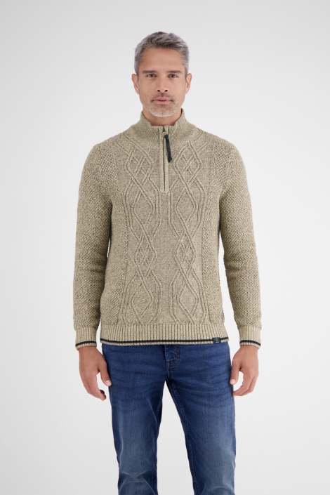 Lerros beige heren trui | Model vooraanzicht