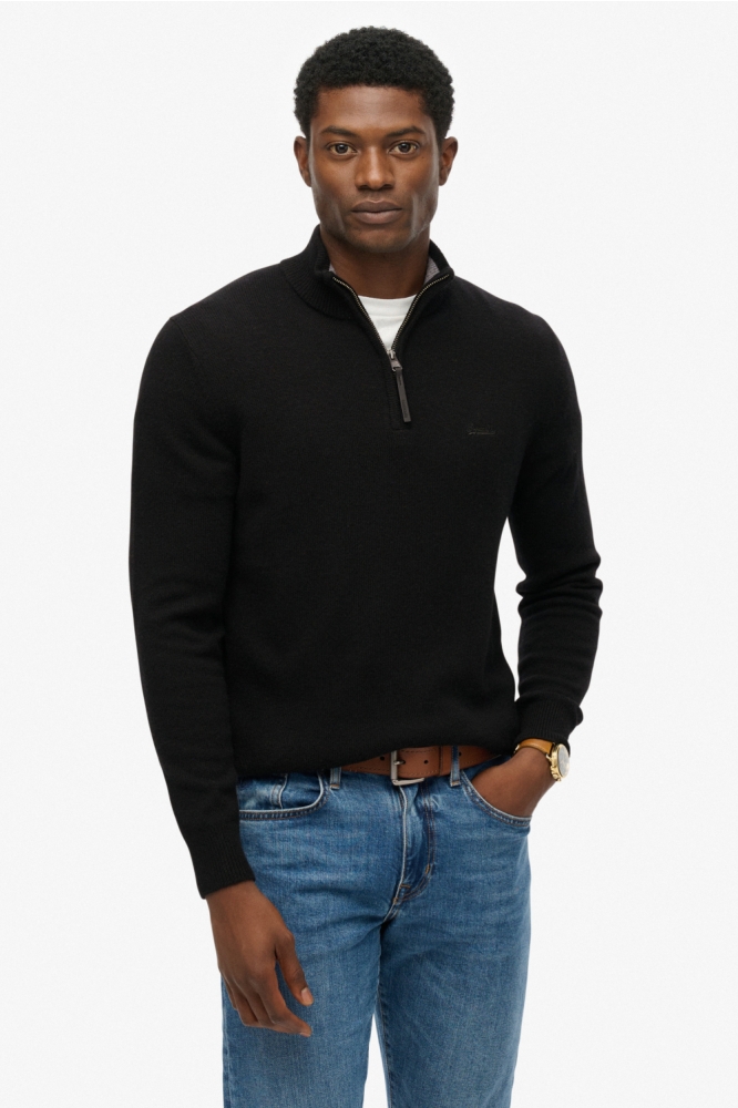 Superdry zwarte heren trui | Model vooraanzicht