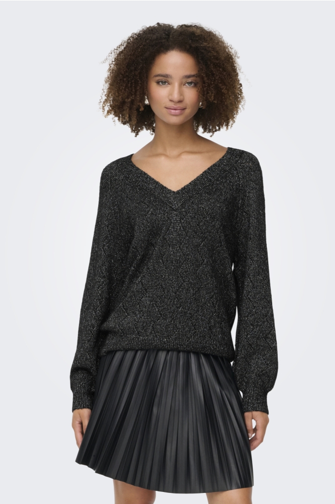 Jacqueline de Yong zwarte dames trui | Model vooraanzicht