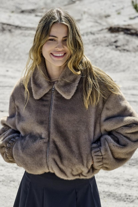 Only taupe dames jas | Sfeerbeeld, In situatie