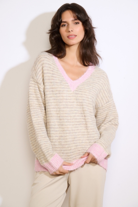 LolaLiza taupe dames trui | Model vooraanzicht