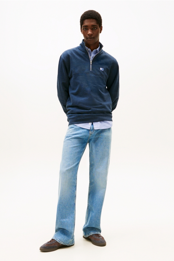 Tommy Jeans blauwe heren sweater | Model