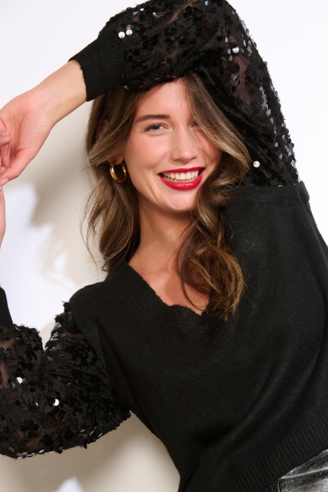 LolaLiza zwarte dames trui | Model vooraanzicht