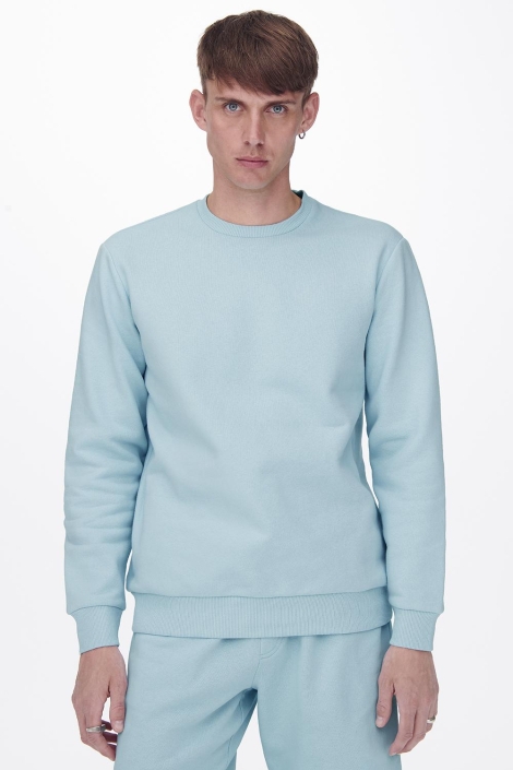 Only & Sons blauwe heren sweater | Model vooraanzicht