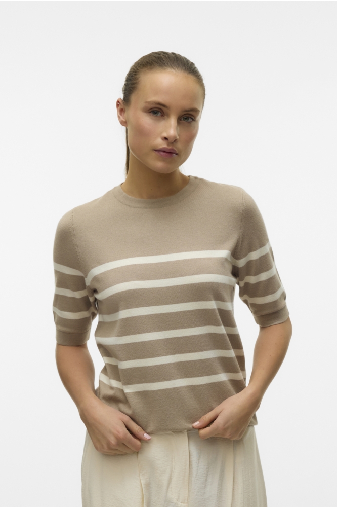 Vero Moda camel dames trui | Model vooraanzicht