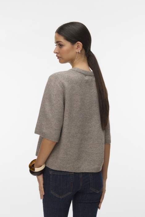 Vero Moda taupe dames trui | Model achteraanzicht