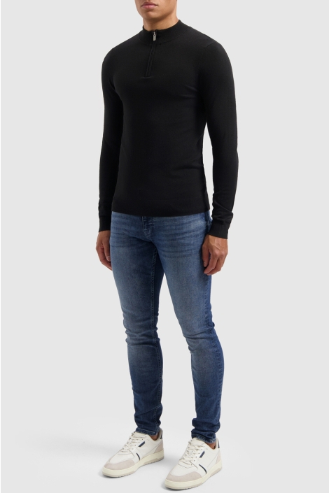Pure Path zwarte heren trui | Model vooraanzicht