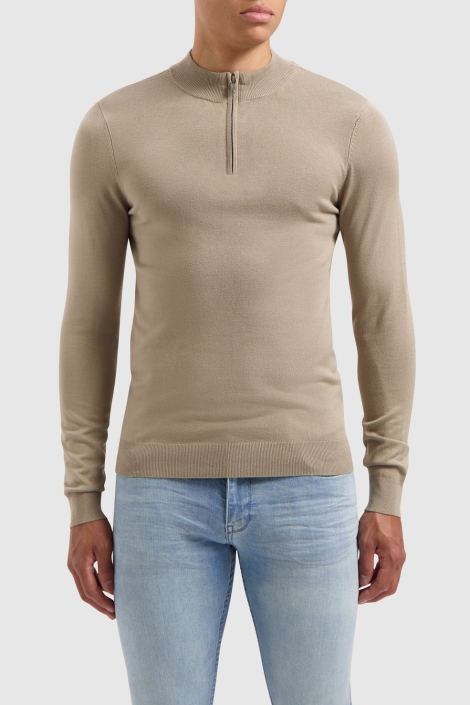 Pure Path taupe heren trui | Model vooraanzicht