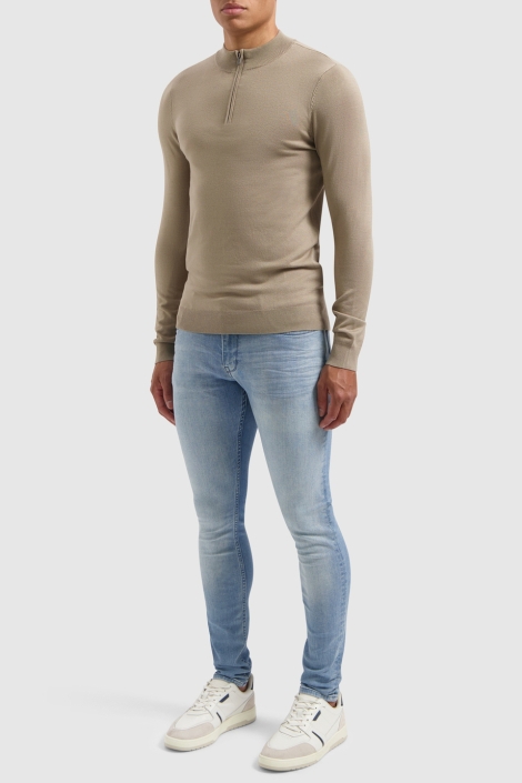 Pure Path taupe heren trui | Model vooraanzicht