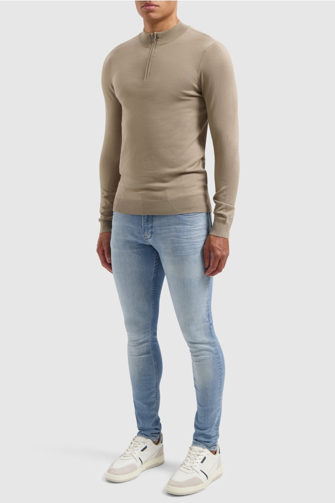 Pure Path taupe heren trui | Model vooraanzicht