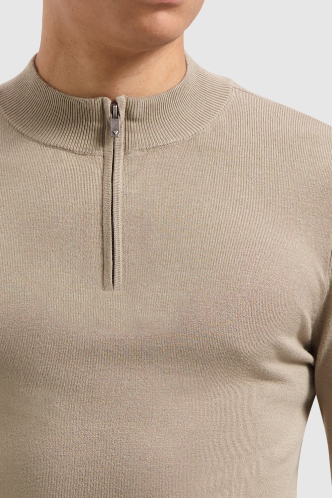 Pure Path taupe heren trui | Close up