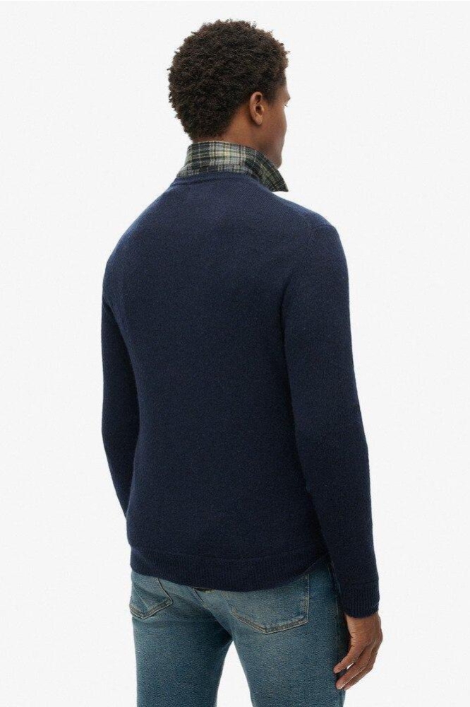 Superdry blauwe heren trui | Model achteraanzicht