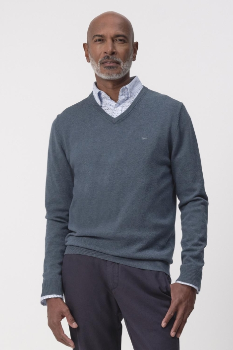 Campbell blauwe heren trui | Model vooraanzicht