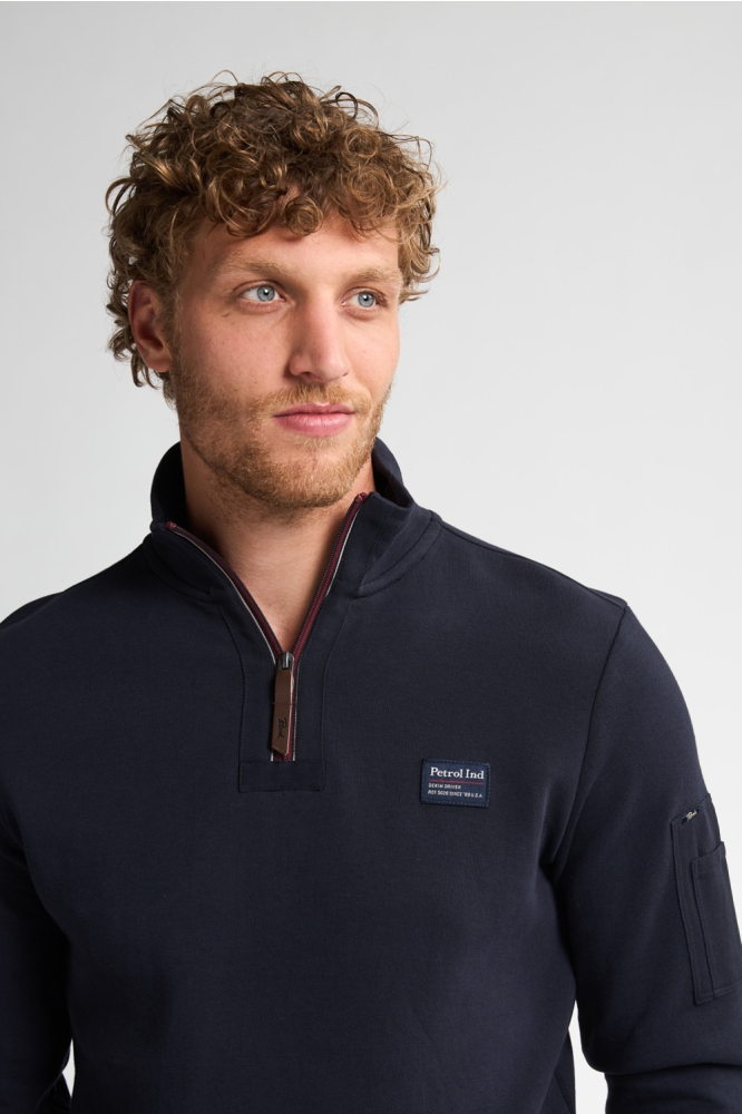 Petrol Industries blauwe heren sweater | Close up