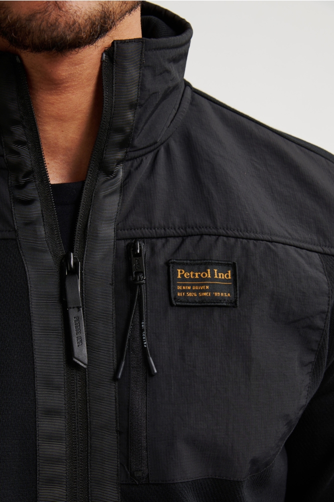 Petrol Industries zwarte heren vest | Close up
