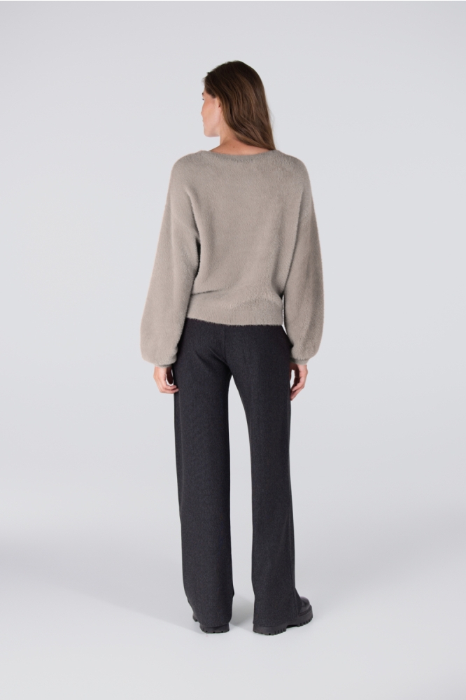 Juffrouw Jansen beige dames trui | Model vooraanzicht