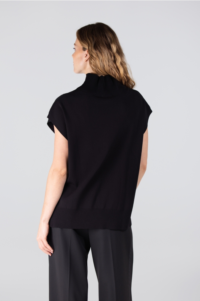 Juffrouw Jansen zwarte dames gilet | Model achteraanzicht