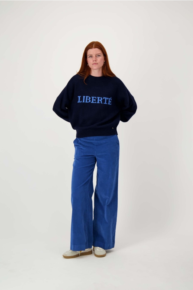Zusss blauwe dames trui | Model