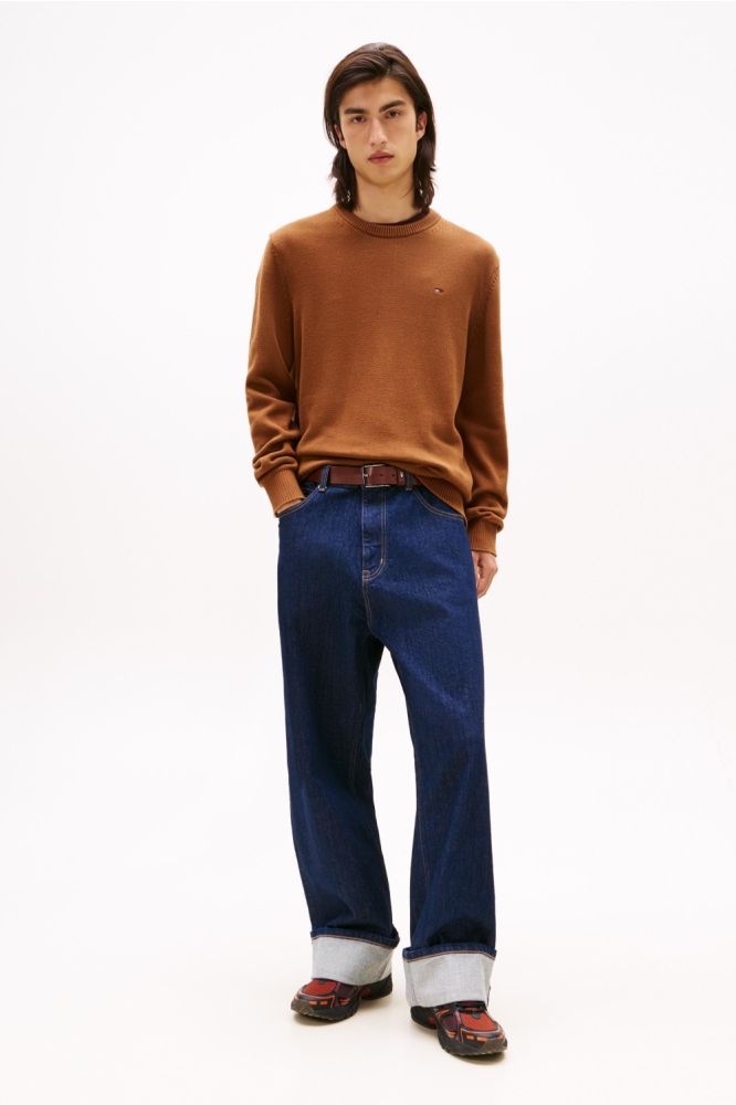 Tommy Jeans camel heren trui | Model