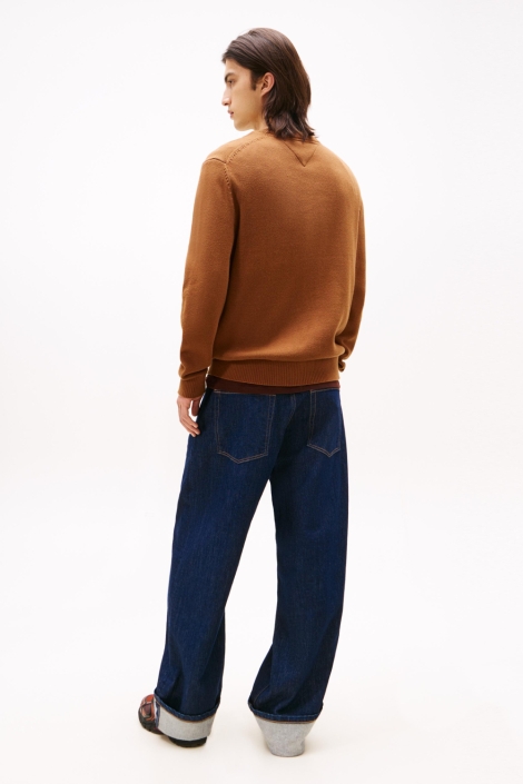 Tommy Jeans camel heren trui | Model