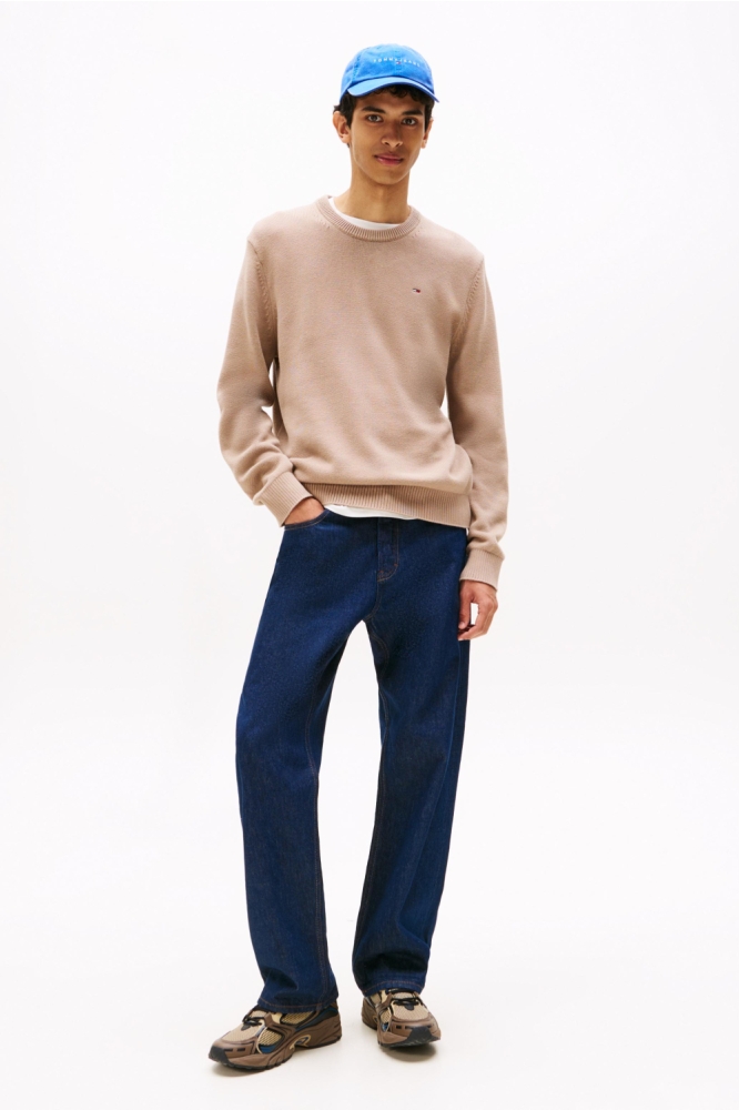 Tommy Jeans taupe heren trui | Model