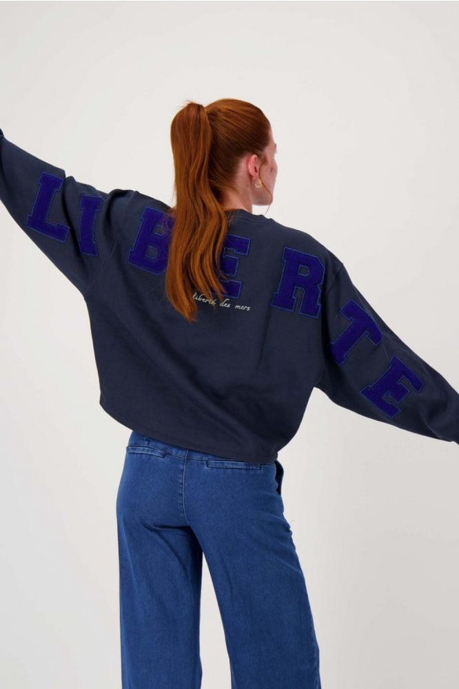 Zusss blauwe dames sweater | Model vooraanzicht