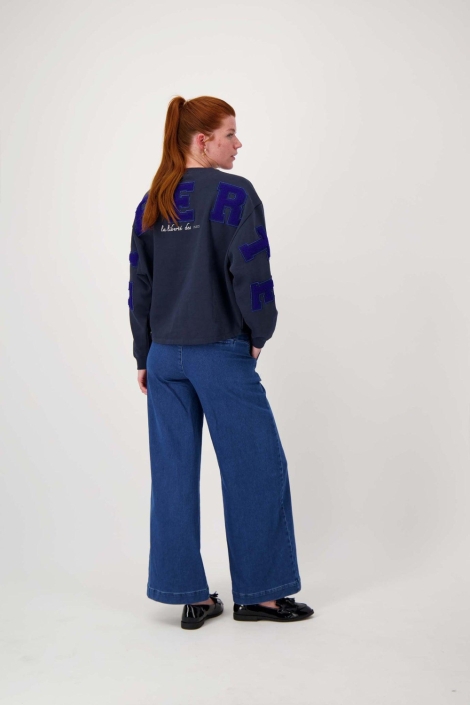 Zusss blauwe dames sweater | Model