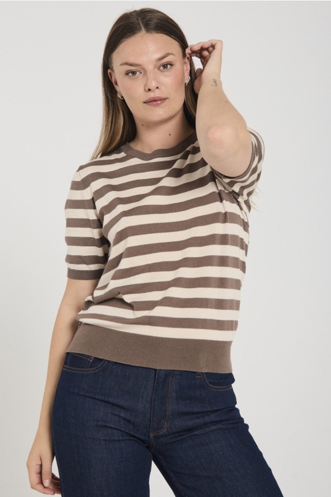 Freequent beige dames t-shirt | Model vooraanzicht