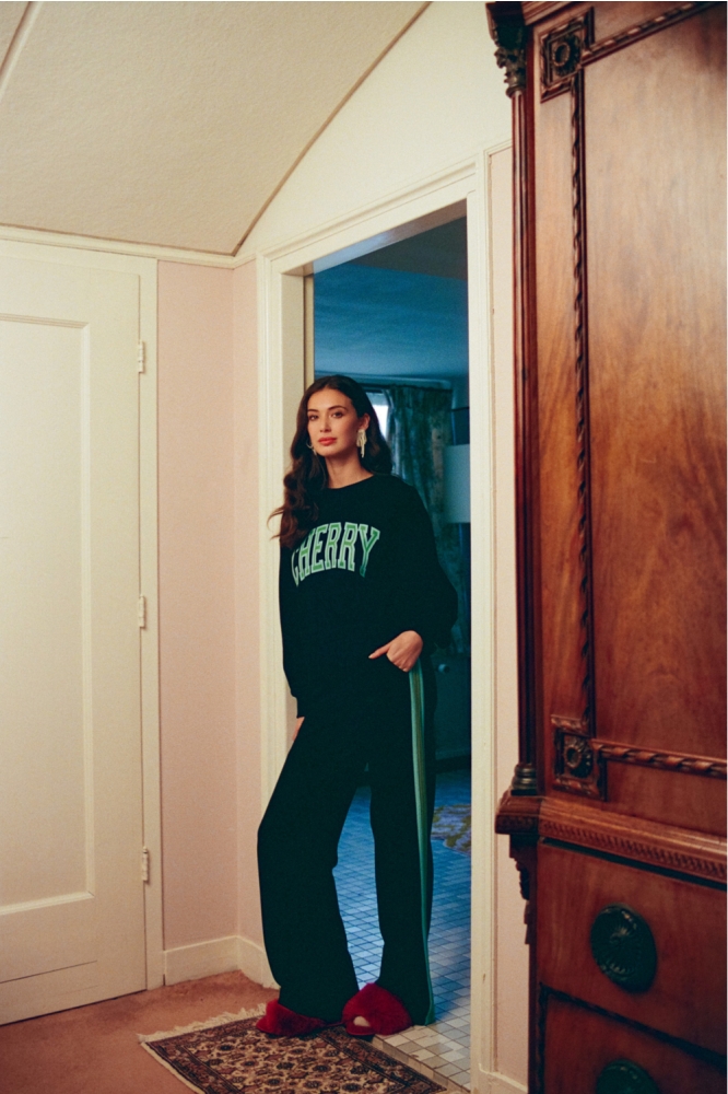 Fluresk zwarte dames sweater | Sfeerbeeld, In situatie