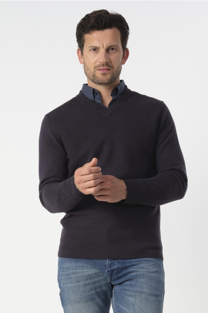 Campbell blauwe heren trui | Model vooraanzicht
