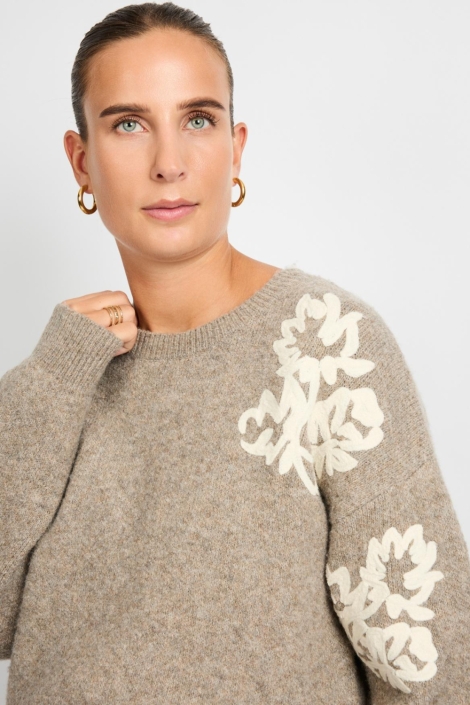 C&S The Label bruine dames trui | Close up