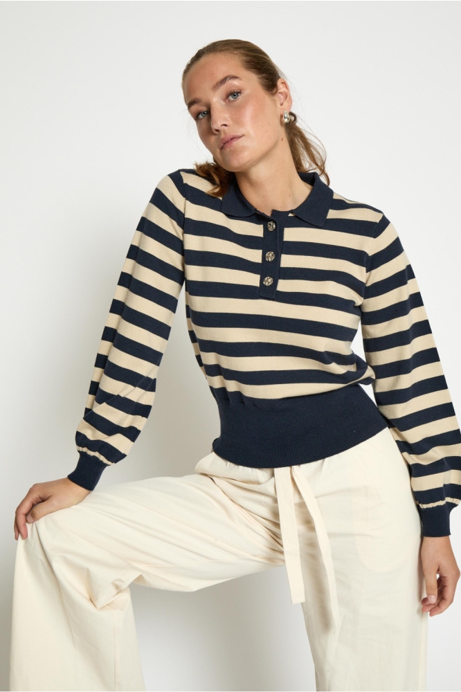 Minus blauwe dames trui | Model vooraanzicht
