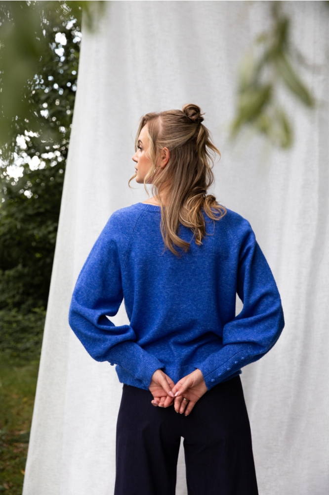 I-coni-K blauwe dames trui | Model achteraanzicht