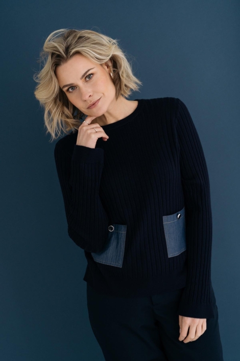 Maicazz blauwe dames trui | Model vooraanzicht
