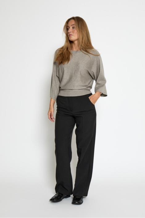 Minus taupe dames trui | Model