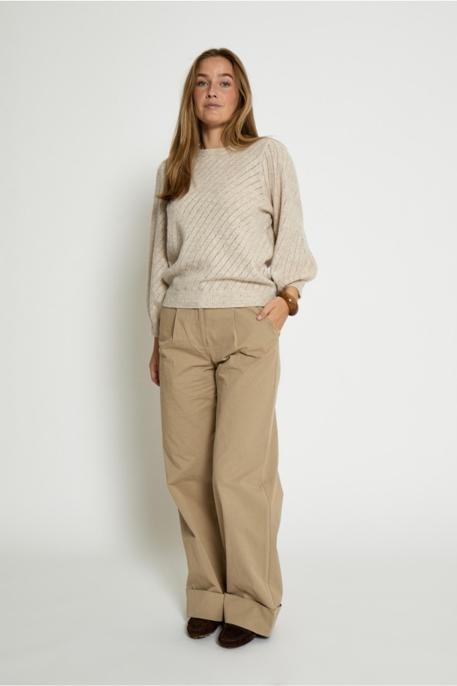 Peppercorn beige dames trui | Model
