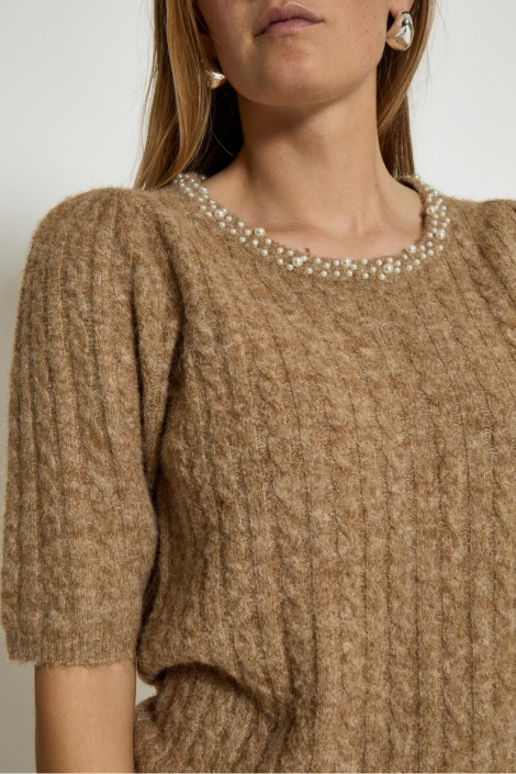 Peppercorn camel dames trui | Close up