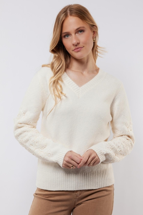 C&S The Label ecru dames trui | Model vooraanzicht