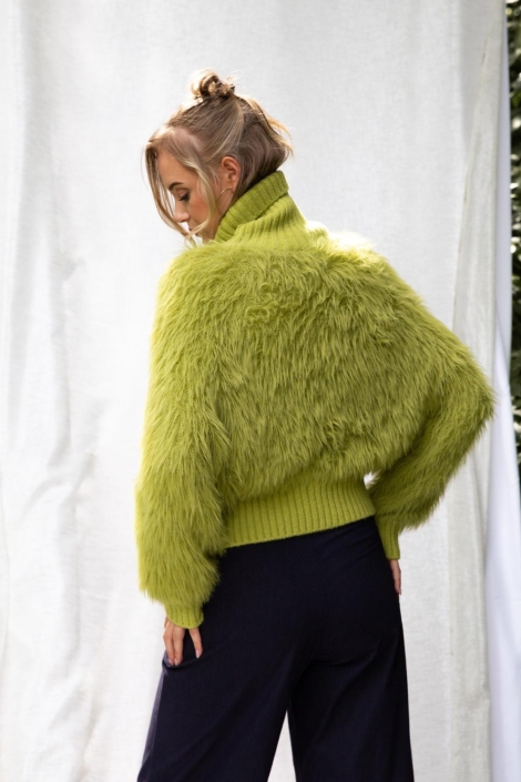 I-coni-K groene dames trui | Model achteraanzicht