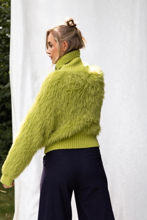 I-coni-K groene dames trui | Model achteraanzicht