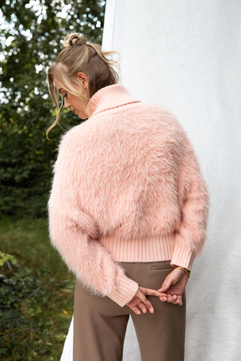 I-coni-K roze dames trui | Model achteraanzicht