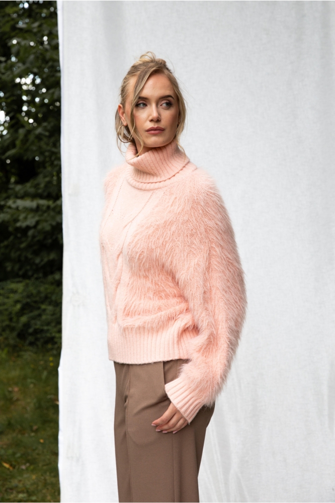 I-coni-K roze dames trui | Model zijaanzicht