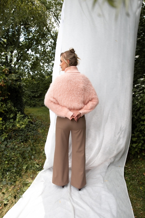 I-coni-K roze dames trui | Model achteraanzicht