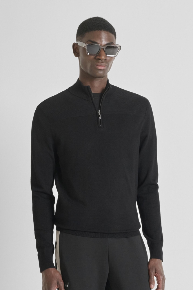 Antony Morato zwarte heren trui | Model vooraanzicht
