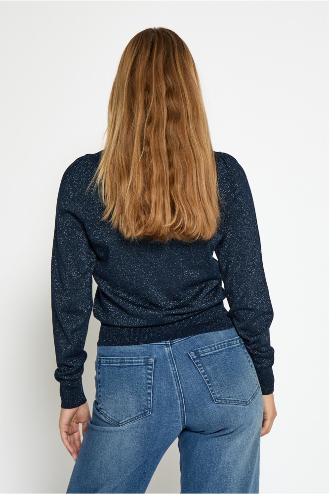 Peppercorn blauwe dames trui | Model achteraanzicht