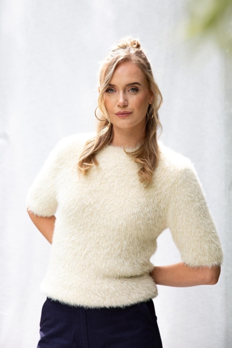 I-coni-K ecru dames trui | Model vooraanzicht