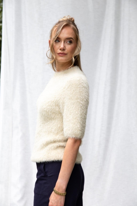 I-coni-K ecru dames trui | Model zijaanzicht