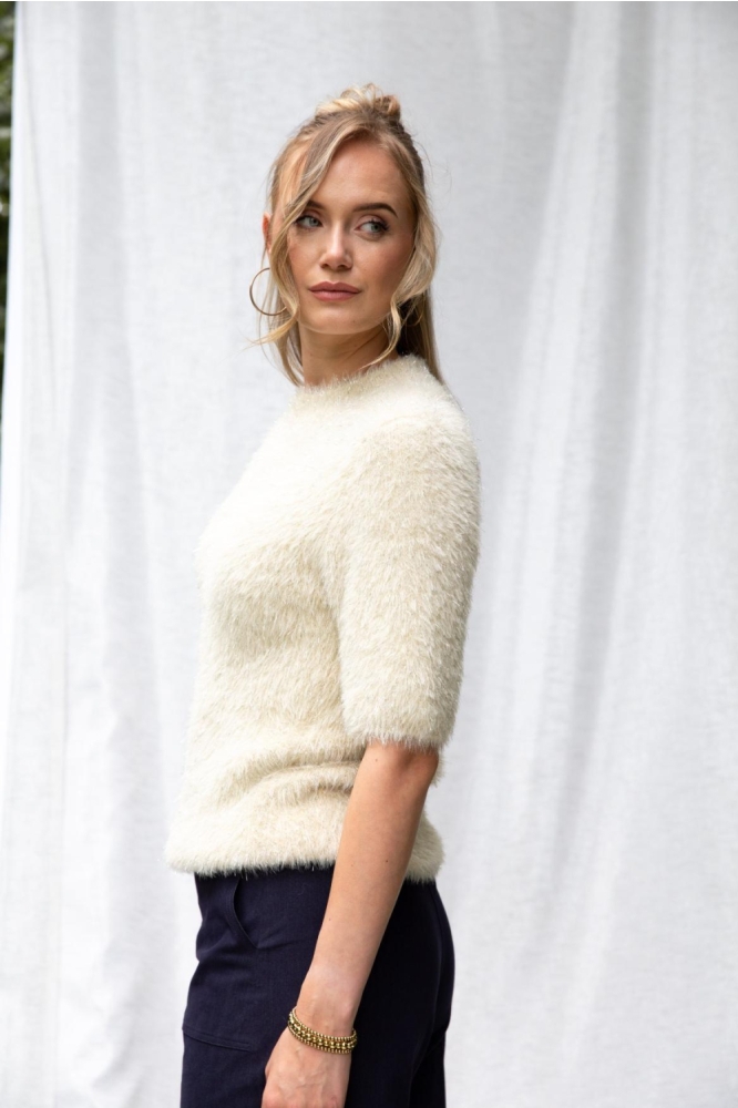 I-coni-K ecru dames trui | Model zijaanzicht